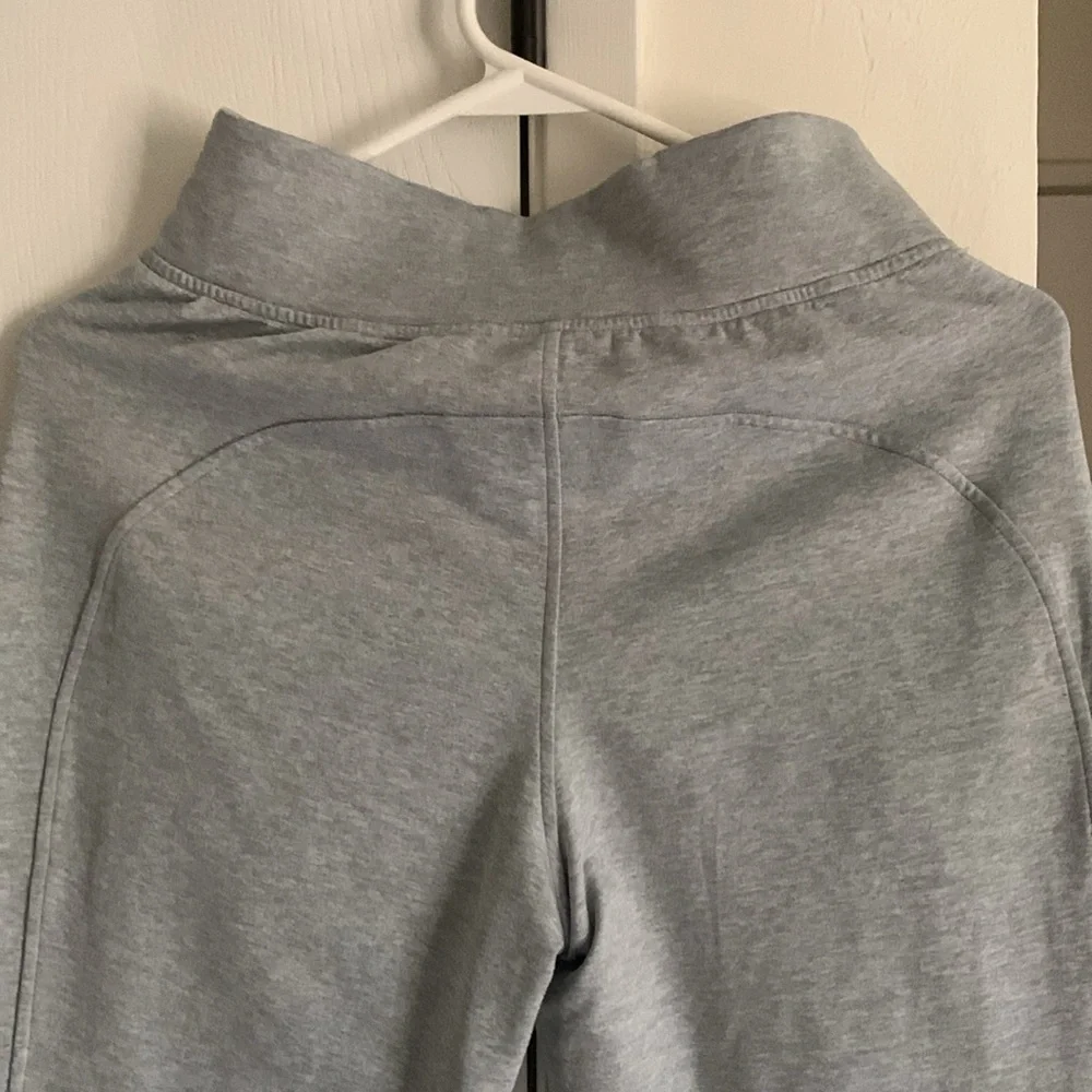 Lululemon Athletica Jogger Light Gray Zipper Pockets Size 4 - Picture 4 of 7